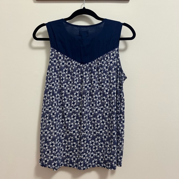 Levi’s Navy Blue Cute Tank Top with Embroidery Detail Size Medium - Picture 3 of 4